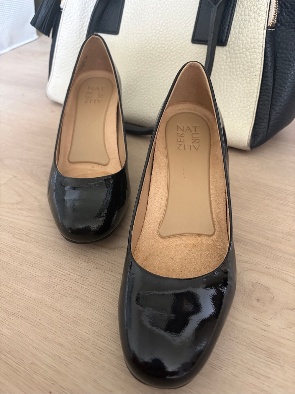 Naturalizer Black Patent Round-Toe Ballet chunky heel 8.5